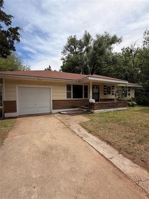 3104 N Holman Ct, Midwest City, OK, 73110-7207 | Card Image