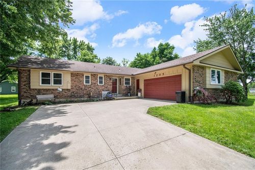 1205 W 5th Ter, Cameron, MO, 64429 | Card Image