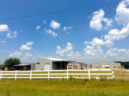 20211 Cedar Rd, Henryetta, OK, 74437-7284 | Card Image