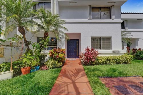 apt-p6-21300 San Simeon Way, Miami, FL, 33179-1105 | Card Image