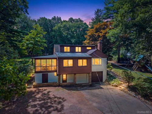 10 Farview Ter, Airmont, NY, 10901-7528 | Card Image
