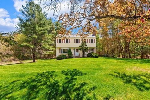 3 Cortland Dr, Salem, NH, 03079-4040 | Card Image