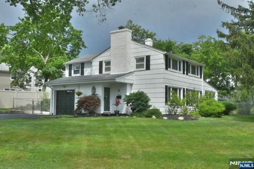16 Malcolm St, Waldwick, NJ, 07463-2426 | Card Image