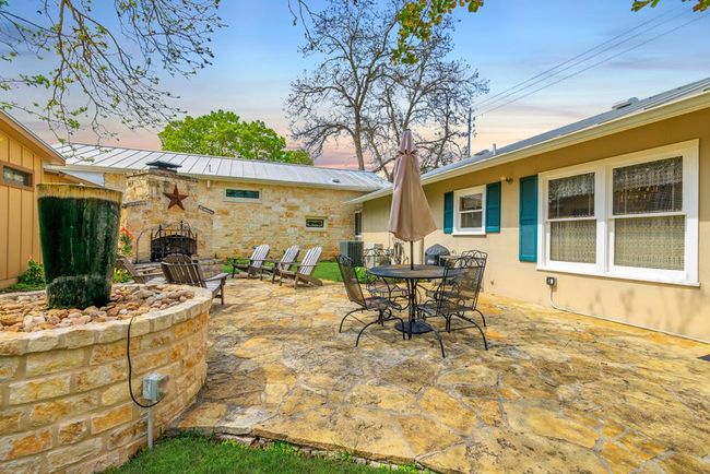 202 S Bowie St, Home with 5 bedrooms, 6 bathrooms and 1 parking in Fredericksburg TX | Image 52
