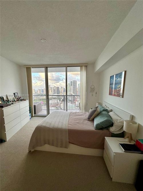 apt-4712-1750 N Bayshore Dr, Miami, FL, 33132-3218 | Card Image