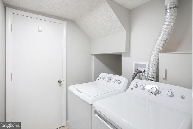 261 E Juniper Ave, House other with 3 bedrooms, 2 bathrooms and null parking in STERLING VA | Image 12