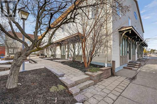 11-49 Ontario St, Grimsby, ON, L3M3H2 | Card Image