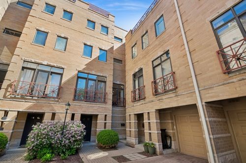 7-1350 Byron St, Chicago, IL, 60613-6321 | Card Image
