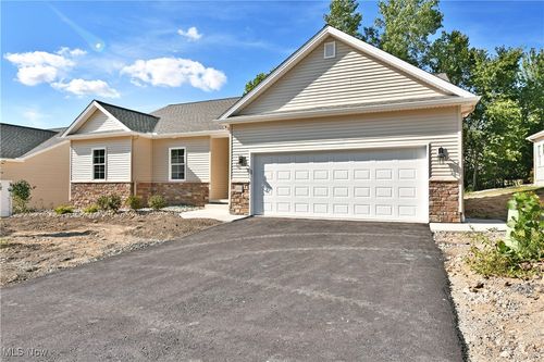2261 Saddlebrook Ln, Cortland, OH, 44410-1789 | Card Image