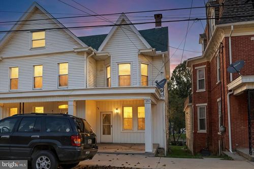 124 W Main St, WINDSOR, PA, 17366-9690 | Card Image