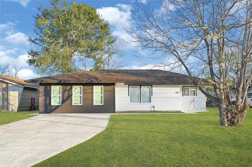 5827 Heron Dr, Houston, TX, 77033-2213 | Card Image