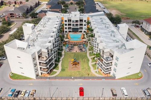 unit-205-813 Travis St, Mission, TX, 78572-1303 | Card Image