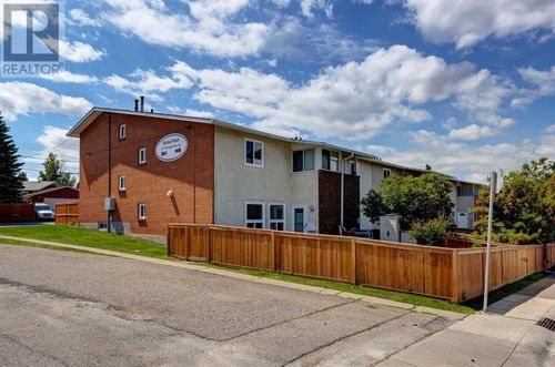 1615 Mcgonigal Dr Ne, Calgary, AB, T2E5W2 | Card Image