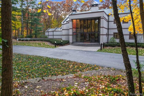 1335 Trowbridge Rd, Bloomfield Hills, MI, 48304-2948 | Card Image