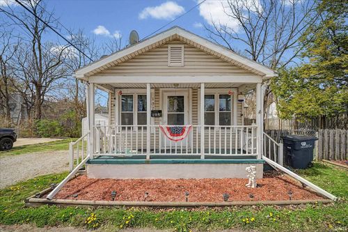 102 N Hoke Avenue, Frankfort, IN, 46041-2139 | Card Image