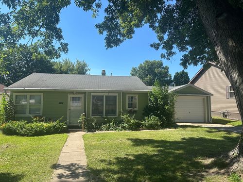 1717 E Lawn Dr, Savanna, IL, 61074-1809 | Card Image