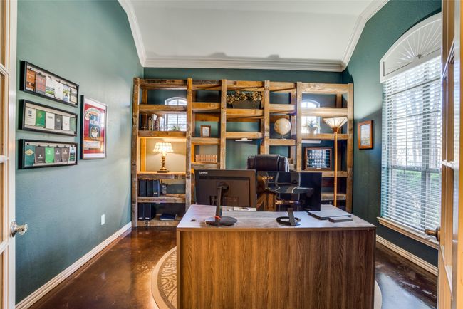 Office with built-ins | Image 8