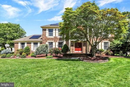 1 Redwood Ct, West Windsor, NJ, 08550-5137 | Card Image
