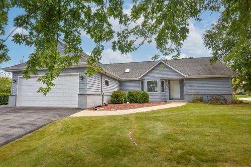 924 Westport Dr, Port Washington, WI, 53074-2462 | Card Image