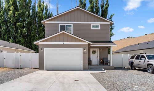1366 Theo Way, Rock Island, WA, 98850-9004 | Card Image
