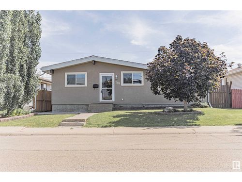 7119 136 Ave Nw, Edmonton, AB, T5C2K3 | Card Image