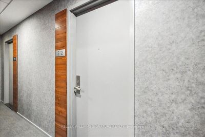 212 - 5 St Joseph St, Condo with 1 bedrooms, 1 bathrooms and null parking in Toronto ON | Image 2