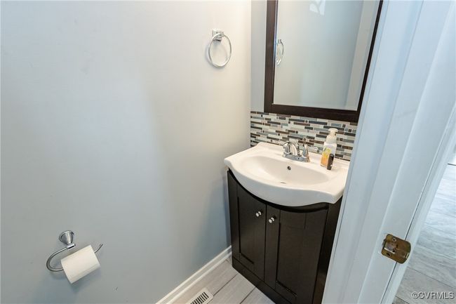 downstairs 1/2 bath | Image 20
