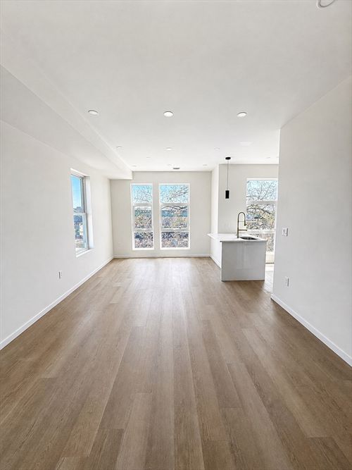 3r-546 Saratoga St, Boston, MA, 02128 | Card Image