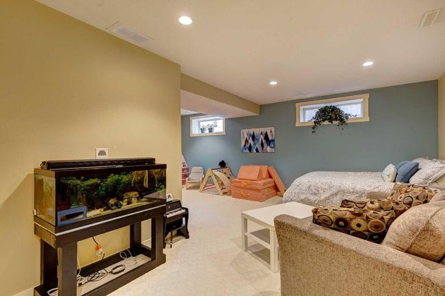 76 Somerside Grove Sw, House other with 3 bedrooms, 4 bathrooms and 4 parking in Calgary AB | Image 23