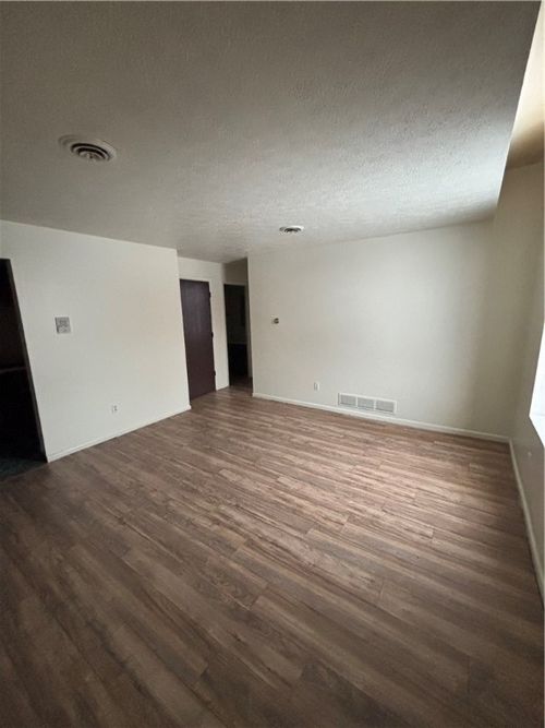 apt-5-570 Miller Ave, Clairton, PA, 15025-1766 | Card Image