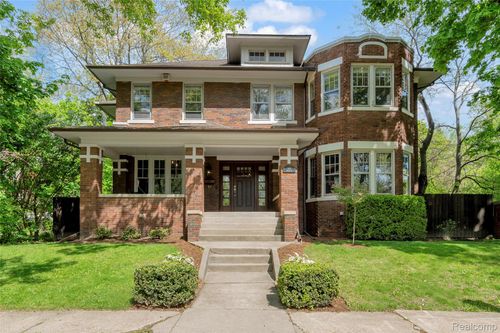 658 Longfellow St, Detroit, MI, 48202-1510 | Card Image