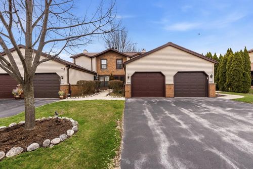 8247 S Legend Drive, Franklin, WI, 53132 | Card Image