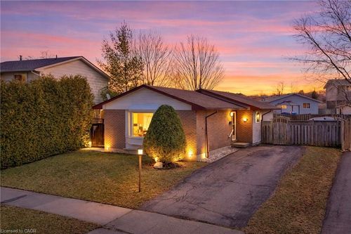 148 Gordon Drummond Ave, Stoney Creek, ON, L8J1G3 | Card Image