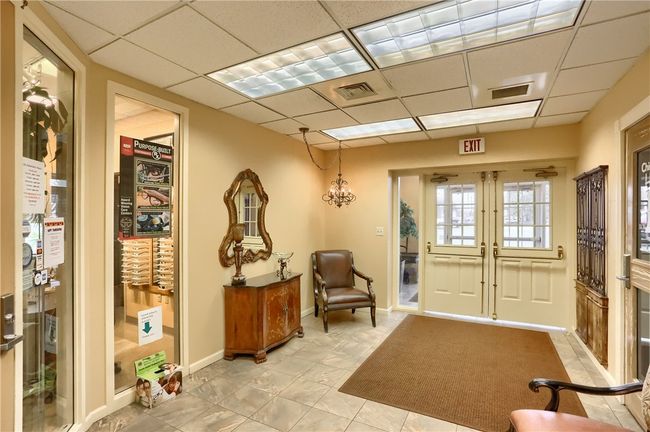 common area | Image 10