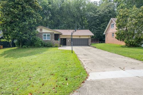 1294 Lakewood Cir, Washington, WV, 26181-8008 | Card Image