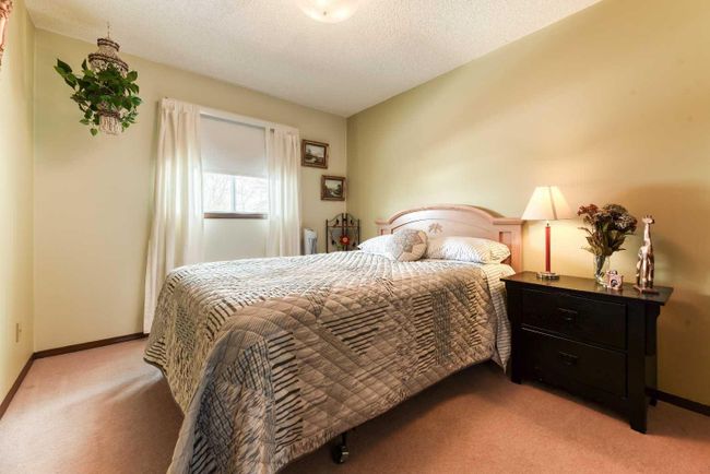 262 Shawnessy Drive Sw, Home with 4 bedrooms, 2 bathrooms and 4 parking in Calgary AB | Image 25