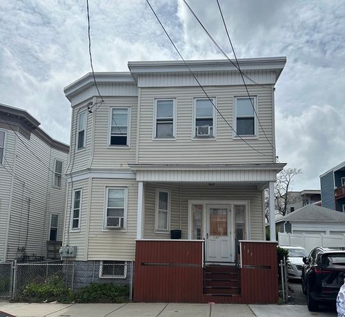 137 Congress Ave, Chelsea, MA, 02150-3442 | Card Image