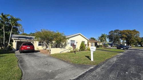 7423 Pine Forest Cir W, Lake Worth, FL, 33467-3946 | Card Image