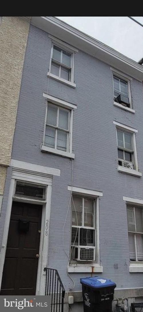 208 Chestnut St, NORRISTOWN, PA, 19401-4037 | Card Image