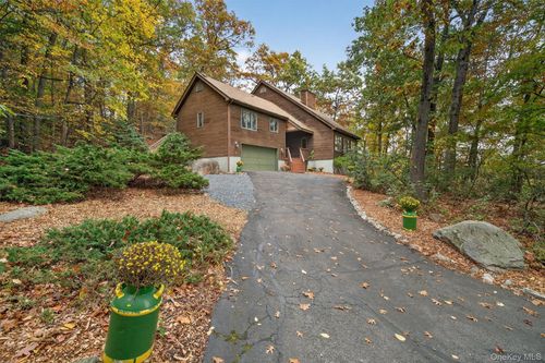 18 St Thomas Pl, Highland Fls, NY, 10928-5011 | Card Image