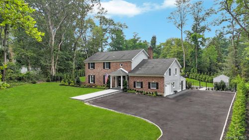 7 Pudding Ln, Dix Hills, NY, 11746-6117 | Card Image