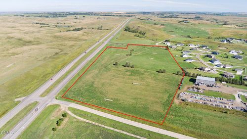525 Parker Ranch Rd, Bismarck, ND, 58503 | Card Image