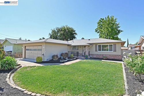 827 Caliente Ave, Livermore, CA, 94550-5445 | Card Image