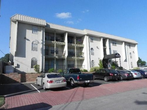 apt-49-910 Duncan Ln, Austin, TX, 78705-2637 | Card Image