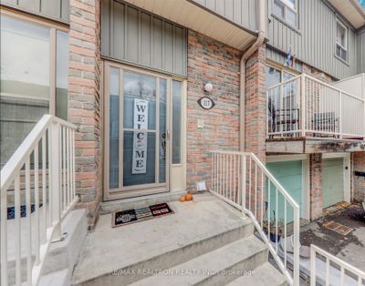 117 - 60 Hanson Rd, Condo with 3 bedrooms, 3 bathrooms and 2 parking in Mississauga ON | Image 3