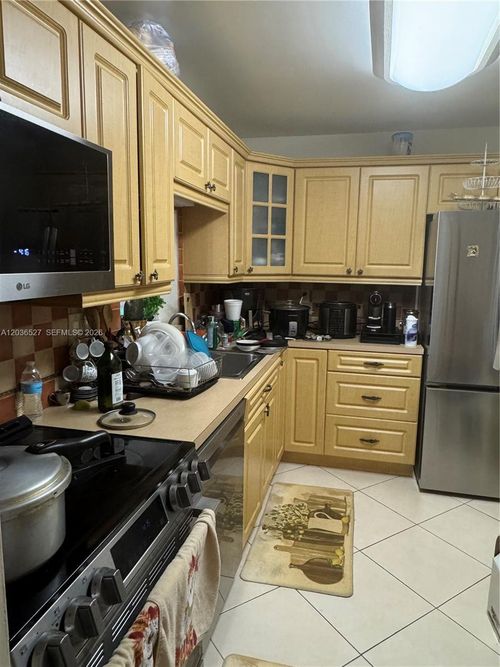 310-8625 Nw 8th St, Miami, FL, 33126-5908 | Card Image