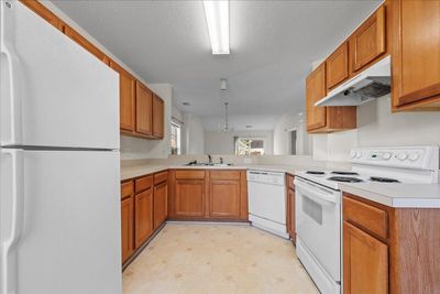 14-Kitchen | Image 3