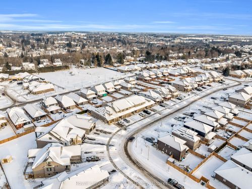 181 Halls Dr, Elora, ON, N0B1S0 | Card Image