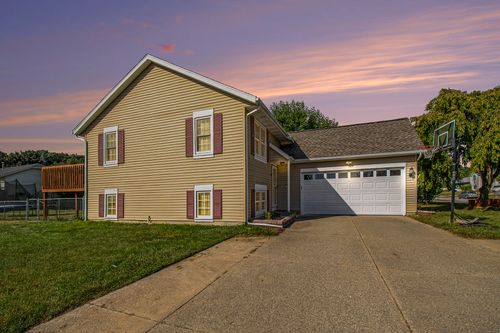 1370 Manorwood Dr Se, Grand Rapids, MI, 49508-6211 | Card Image