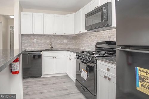 d7-300 Broadway, WESTVILLE, NJ, 08093 | Card Image